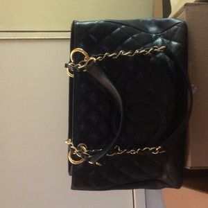 VintageChanel leather purse in perfect condition